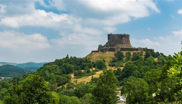 Château de Murol : Un Château Fort d'Auvergne à Découvrir
