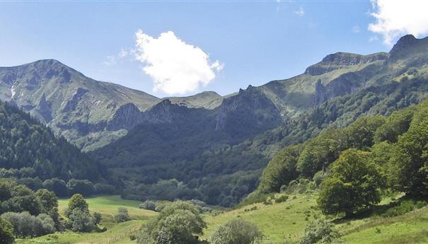 Super Besse : un panorama imprenable sur la Vallée de Chaudefour.
