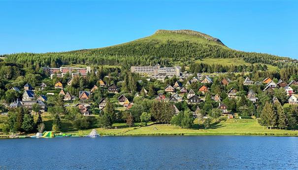 Super Besse : Village de Chalets & Vue Lac des Hermines