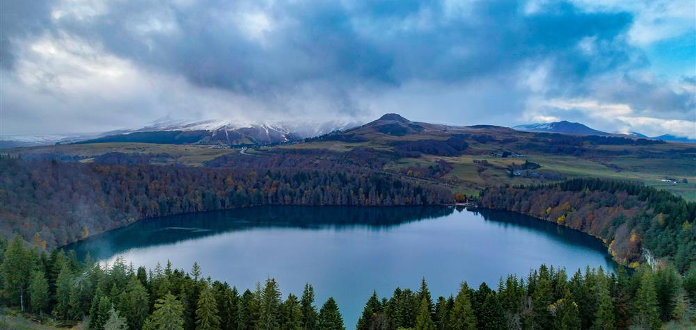 Auvergne Enchantée : Lac Pavin sous ses Habits d'Automne