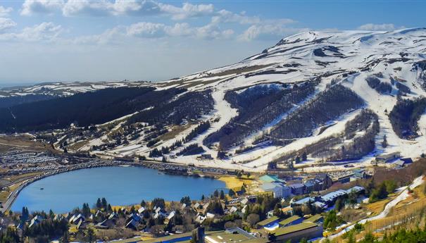 Super Besse : Au Sommet du Puy de Chambourguet, un panorama grandiose s'offre à vous.
