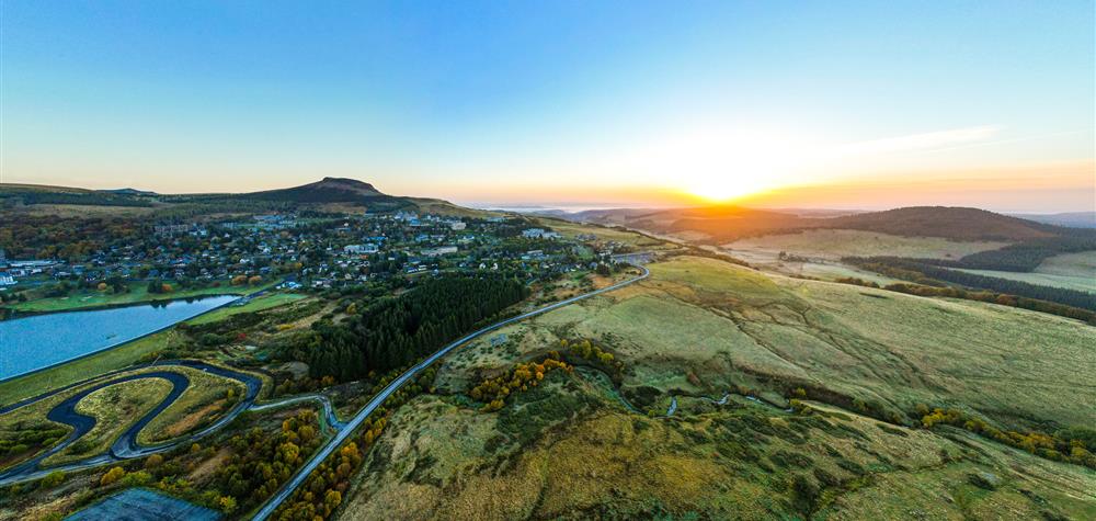 Massif du Sancy en Automne : Lever de Soleil Enchanté à Super Besse