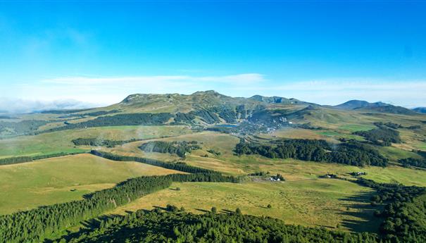 Puy de Montchal : Panorama Exceptionnel - Du Puy de Paillaret au Puy de Chambourguet